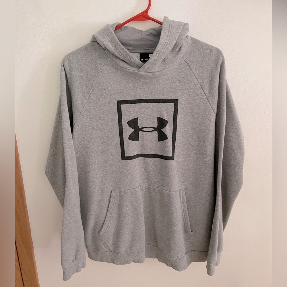 Men’s under Armour hoodie